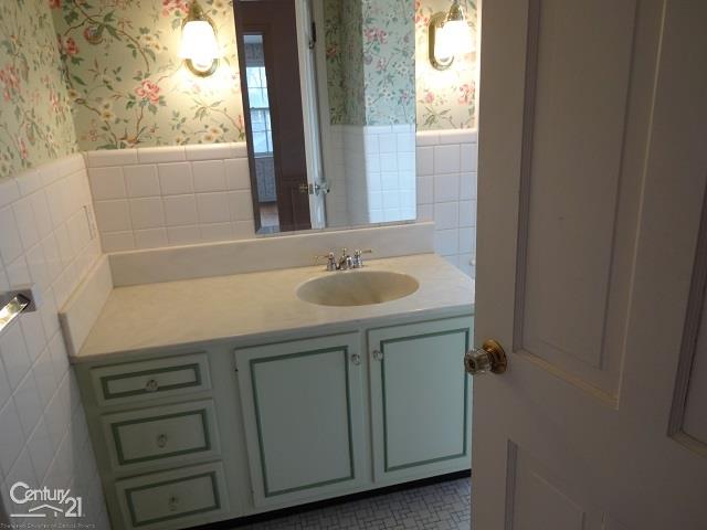1827 Littlestone Road Grosse Pointe Woods, MI 48236 - Photo 15 of 24