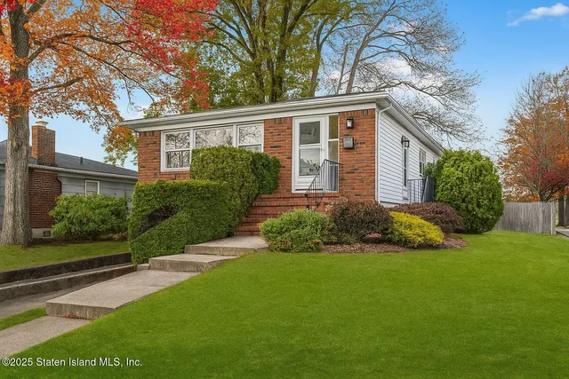 a view of a house with a yard and plants