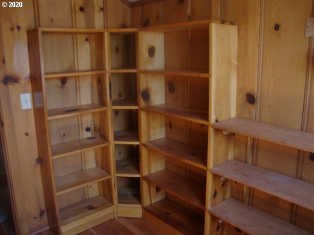 50925 Southwest Old Portland Road Scappoose, OR 97056 - Photo 6 of 12 Gallery Image 6