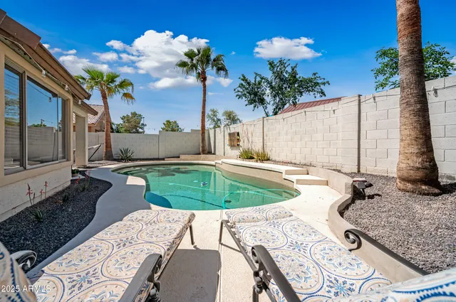 a house view with a sitting space and sitting space