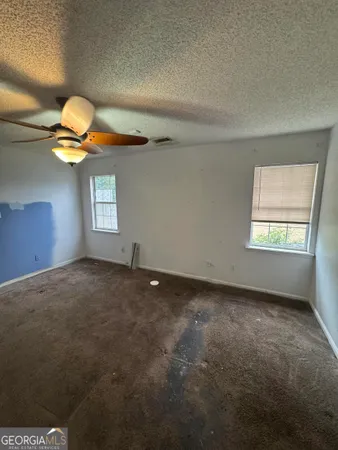 a view of empty room with window