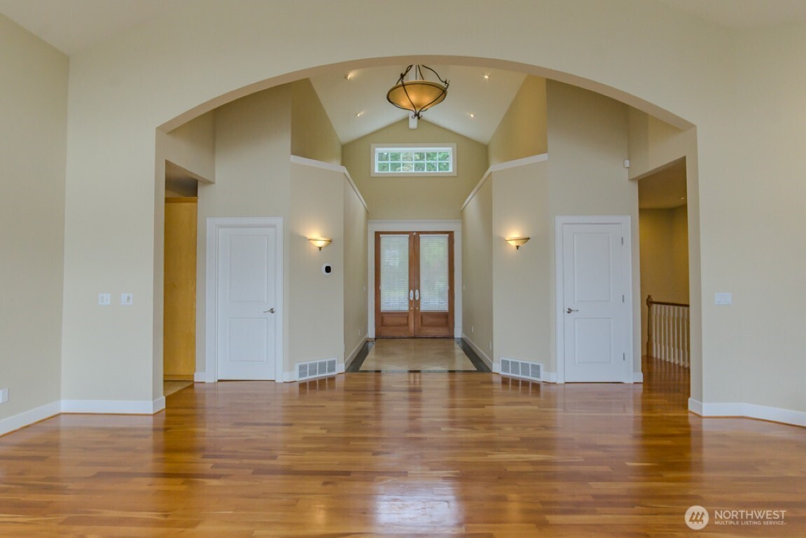 8568 Sand Point Way Northeast Seattle, WA 98115 - Photo 15 of 40