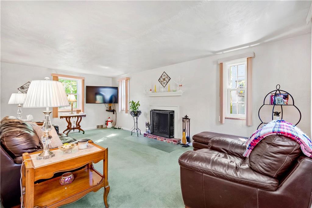 950 Segar Road Mt. Lebanon, PA 15243 - Photo 4 of 24 Gallery Image 4