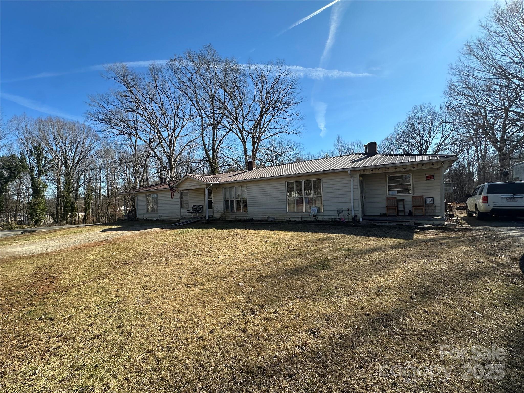 369 Shasta Ln Southwest