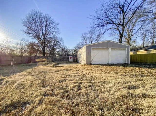 $200,000 | 11426 Applewood Drive, Kansas City, MO 64134