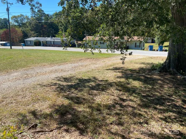 a view of a yard with entertaining space