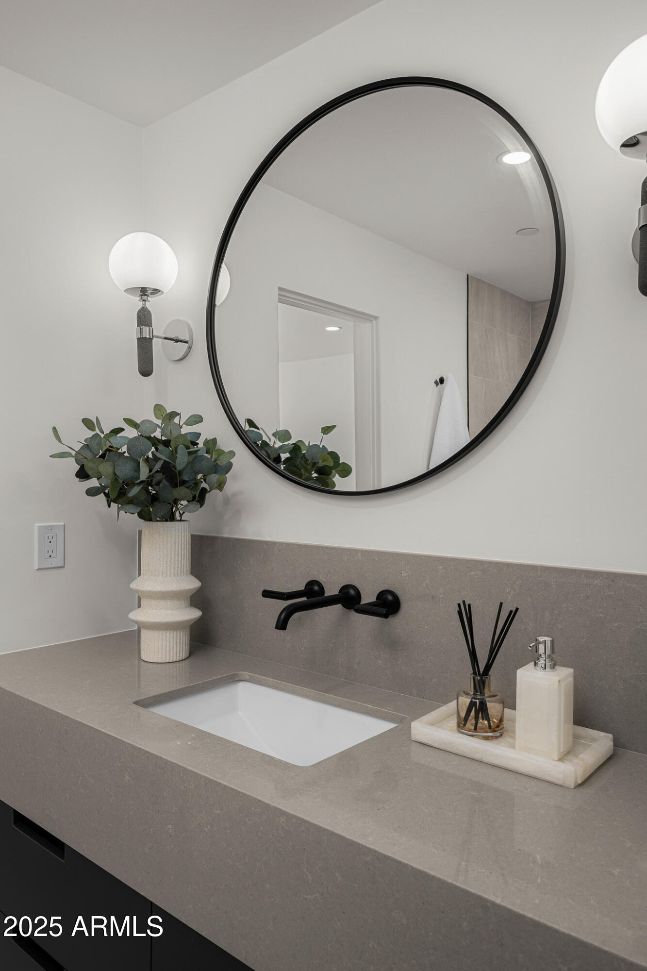 5355 East Desert Vista Road Paradise Valley, AZ 85253 - Photo 23 of 47 guest bath jack and jill