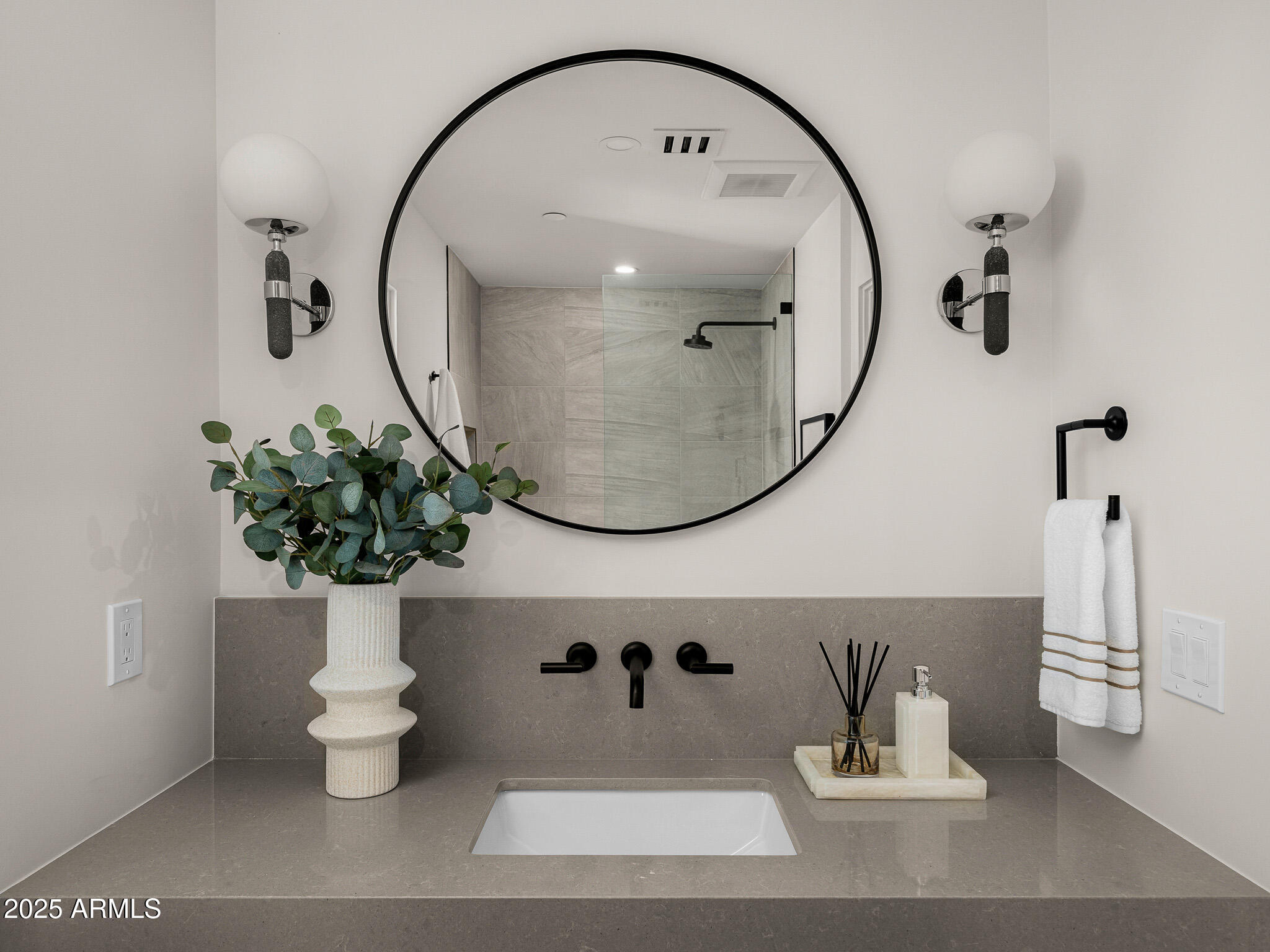 5355 East Desert Vista Road Paradise Valley, AZ 85253 - Photo 24 of 47 guest bath jack and jill2