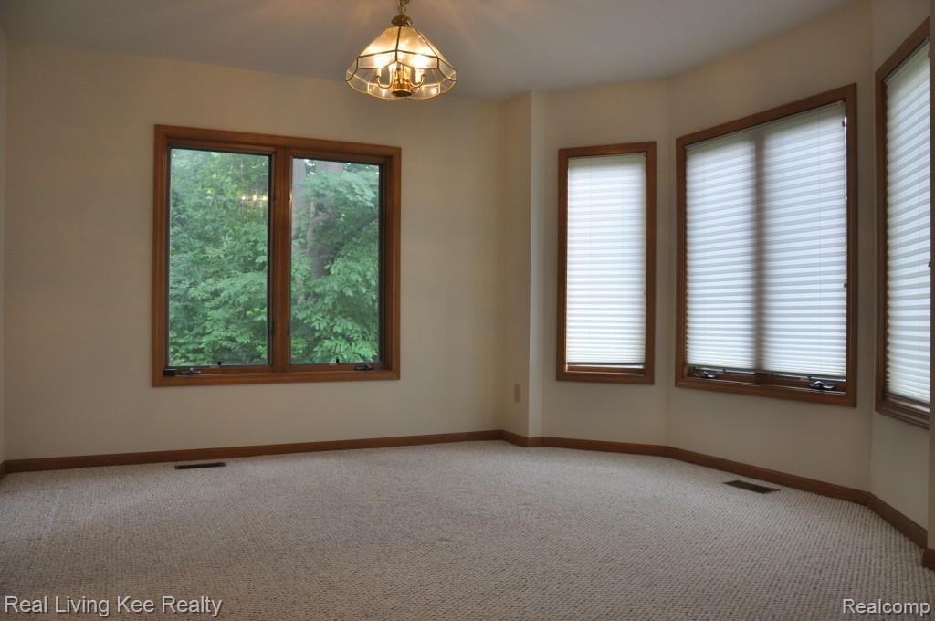 2610 Hickory Lawn Road Rochester, MI 48307 - Photo 9 of 19 DSC_0092.jpg
