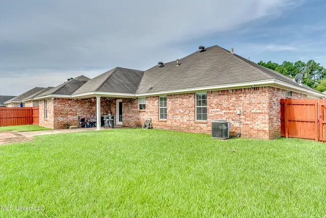 $280,000 | 1076 Spanish Oak Drive, Pearl, MS 39208
