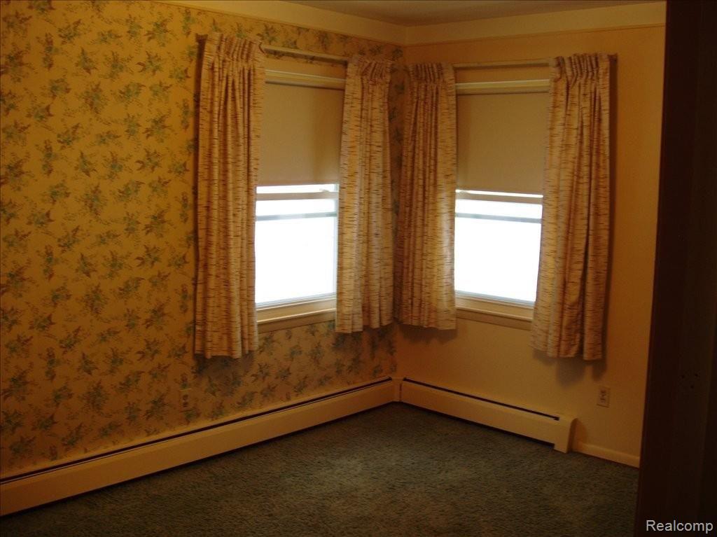 39079 Pennsylvania Road New Boston, MI 48164 - Photo 15 of 20 Front bedroom
