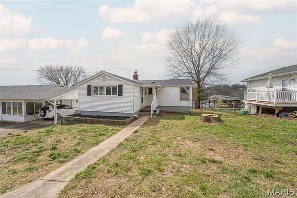 $155,000 | 705 Stewart Street, De Soto, MO 63020