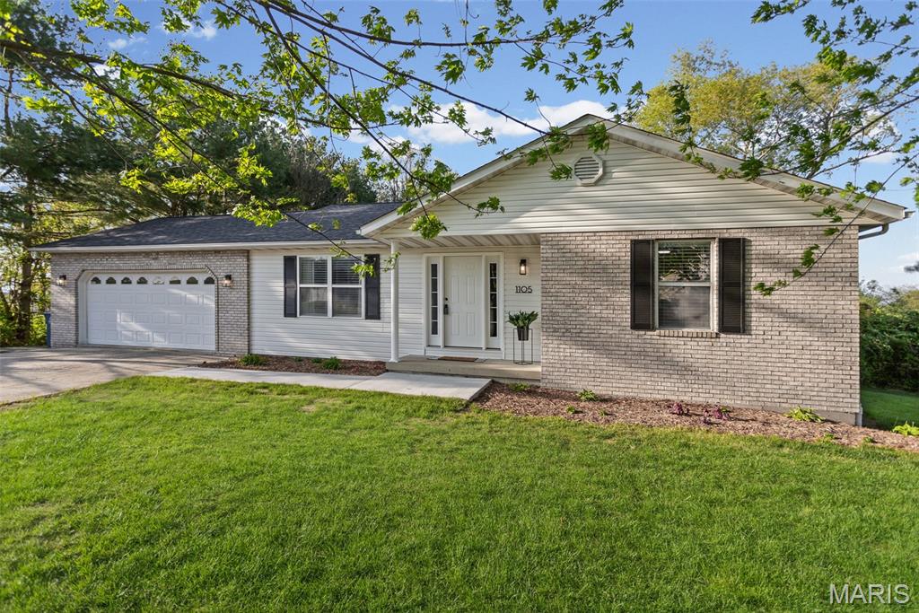 1105 Tulip Lane Highland, IL 62249 - Photo 1 of 40