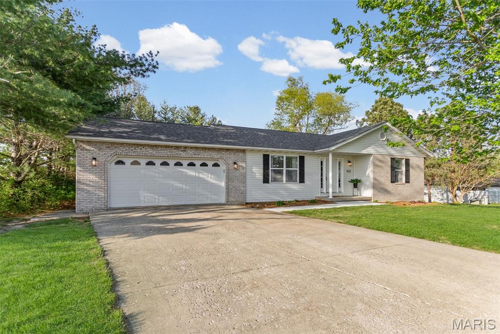 1105 Tulip Lane Highland, IL 62249 - Photo 2 of 40