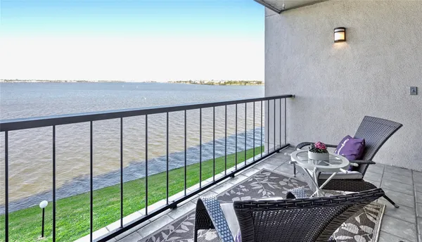 $210,500 | 351 Lakeside Lane, Unit 204, Houston, TX 77058