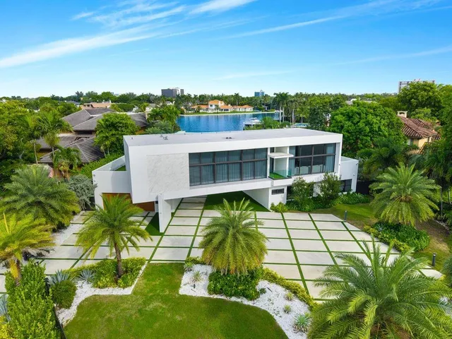 $11,990,000 | 19 Gatehouse Road, Sea Ranch Lakes, FL 33308