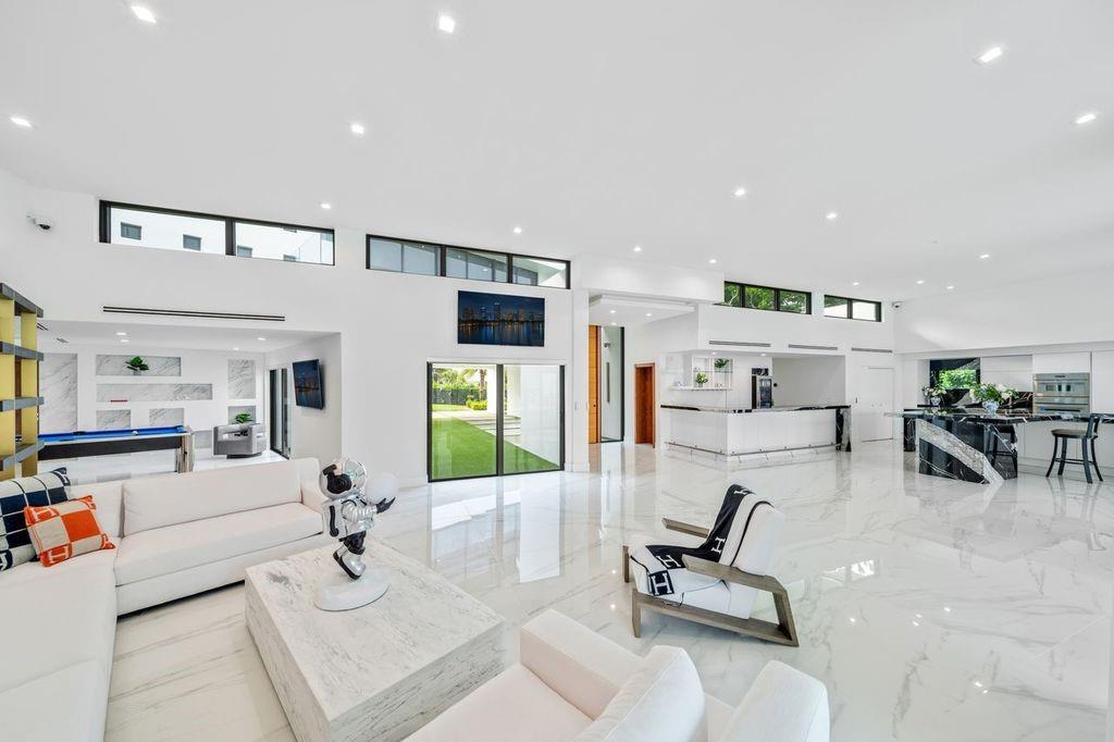 19 Gatehouse Road Sea Ranch Lakes, FL 33308 - Photo 13 of 61