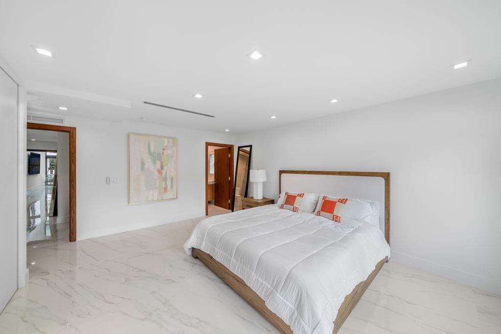 19 Gatehouse Road Sea Ranch Lakes, FL 33308 - Photo 28 of 61