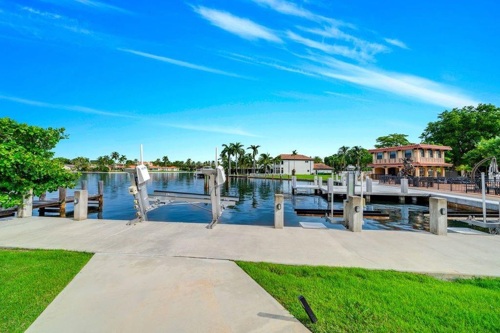 19 Gatehouse Road Sea Ranch Lakes, FL 33308 - Photo 49 of 61