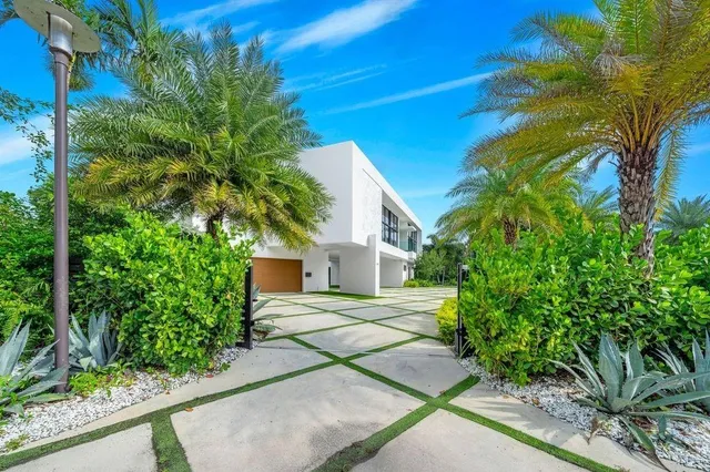 $11,990,000 | 19 Gatehouse Road, Sea Ranch Lakes, FL 33308