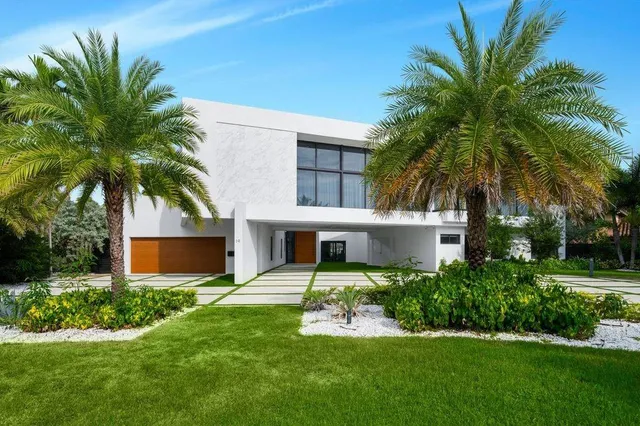 $11,990,000 | 19 Gatehouse Road, Sea Ranch Lakes, FL 33308