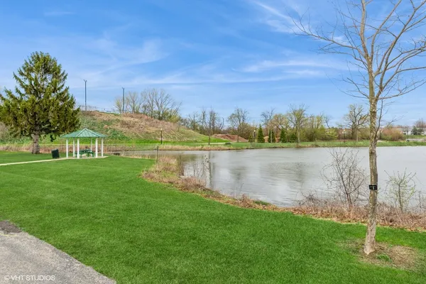 $215,000 | 4 Parkside Court, Unit 8, Vernon Hills, IL 60061