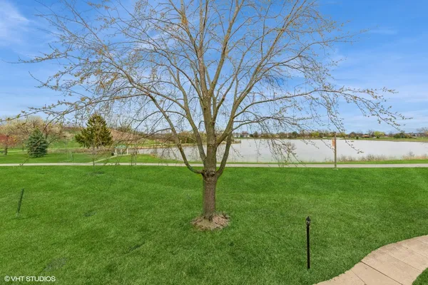 $215,000 | 4 Parkside Court, Unit 8, Vernon Hills, IL 60061