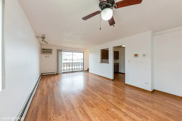 $215,000 | 4 Parkside Court, Unit 8, Vernon Hills, IL 60061