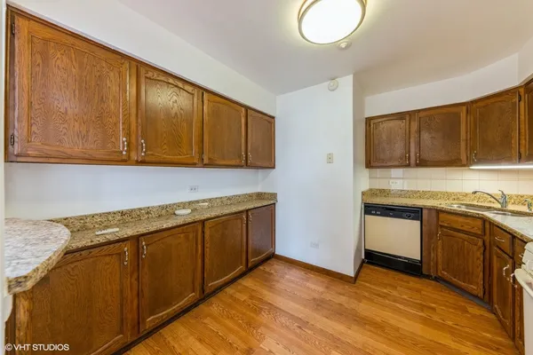 $215,000 | 4 Parkside Court, Unit 8, Vernon Hills, IL 60061