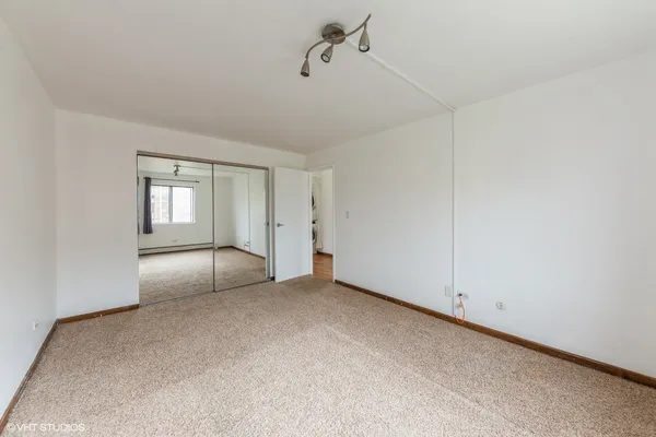 $215,000 | 4 Parkside Court, Unit 8, Vernon Hills, IL 60061