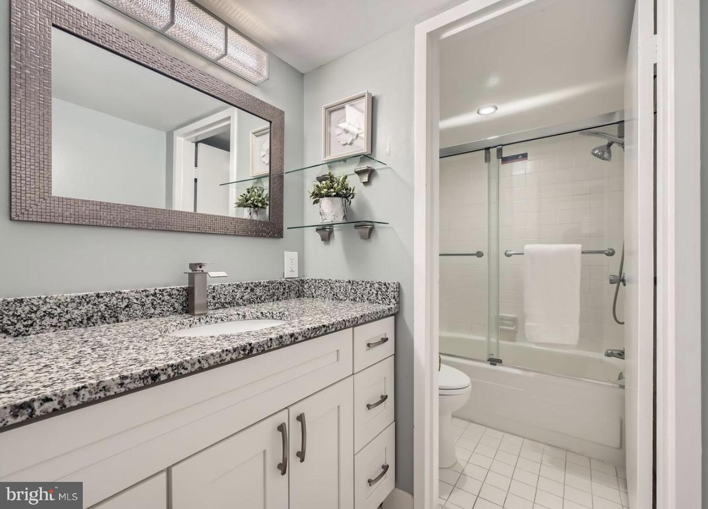 205 East Joppa Road, Unit 808 Towson, MD 21286 - Photo 30 of 36 Guest bath has step in shower/tub combo