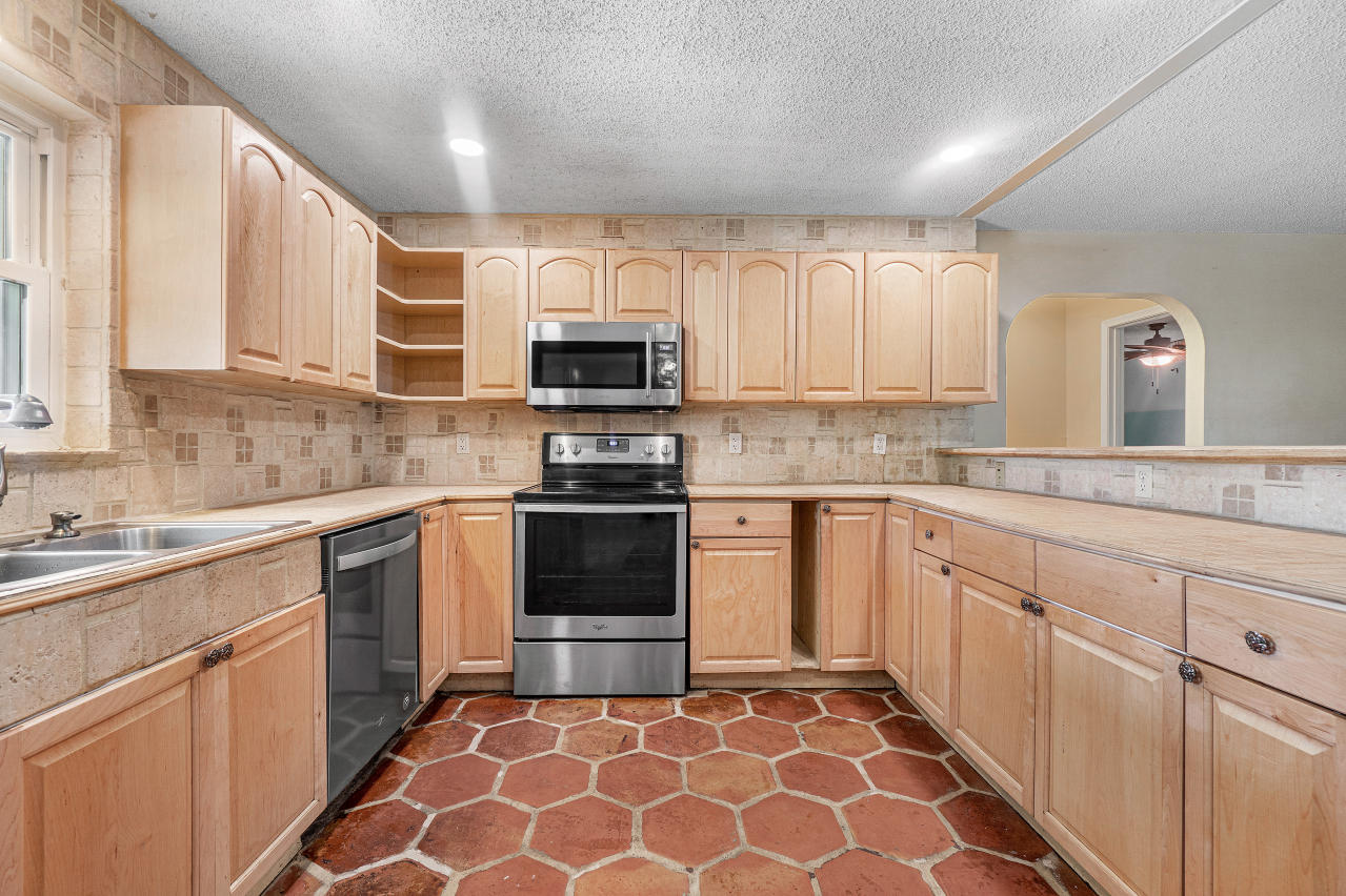 5425 Inwood Drive Delray Beach, FL 33484 - Photo 11 of 35 013-5425InwoodDrive-DelrayBeach-FL-33484
