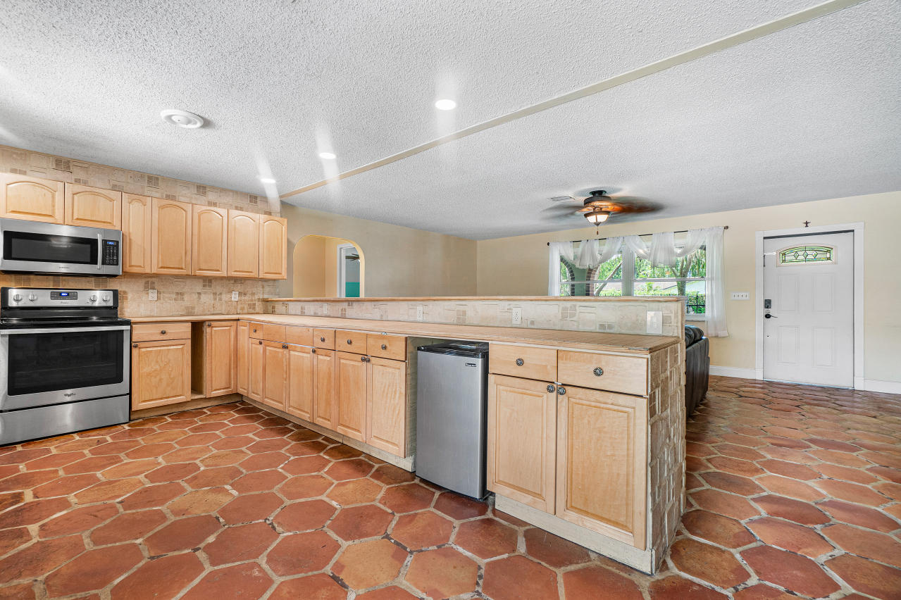 5425 Inwood Drive Delray Beach, FL 33484 - Photo 10 of 35 012-5425InwoodDrive-DelrayBeach-FL-33484