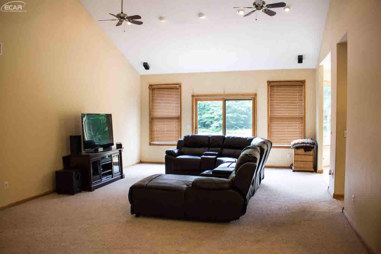 1254 East Willard Road Clio, MI 48420 - Photo 2 of 31 21340427-1.JPG