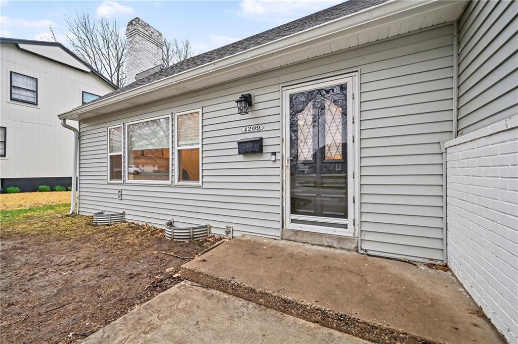 4209 Grandview Road Kansas City, MO 64137 - Photo 2 of 39