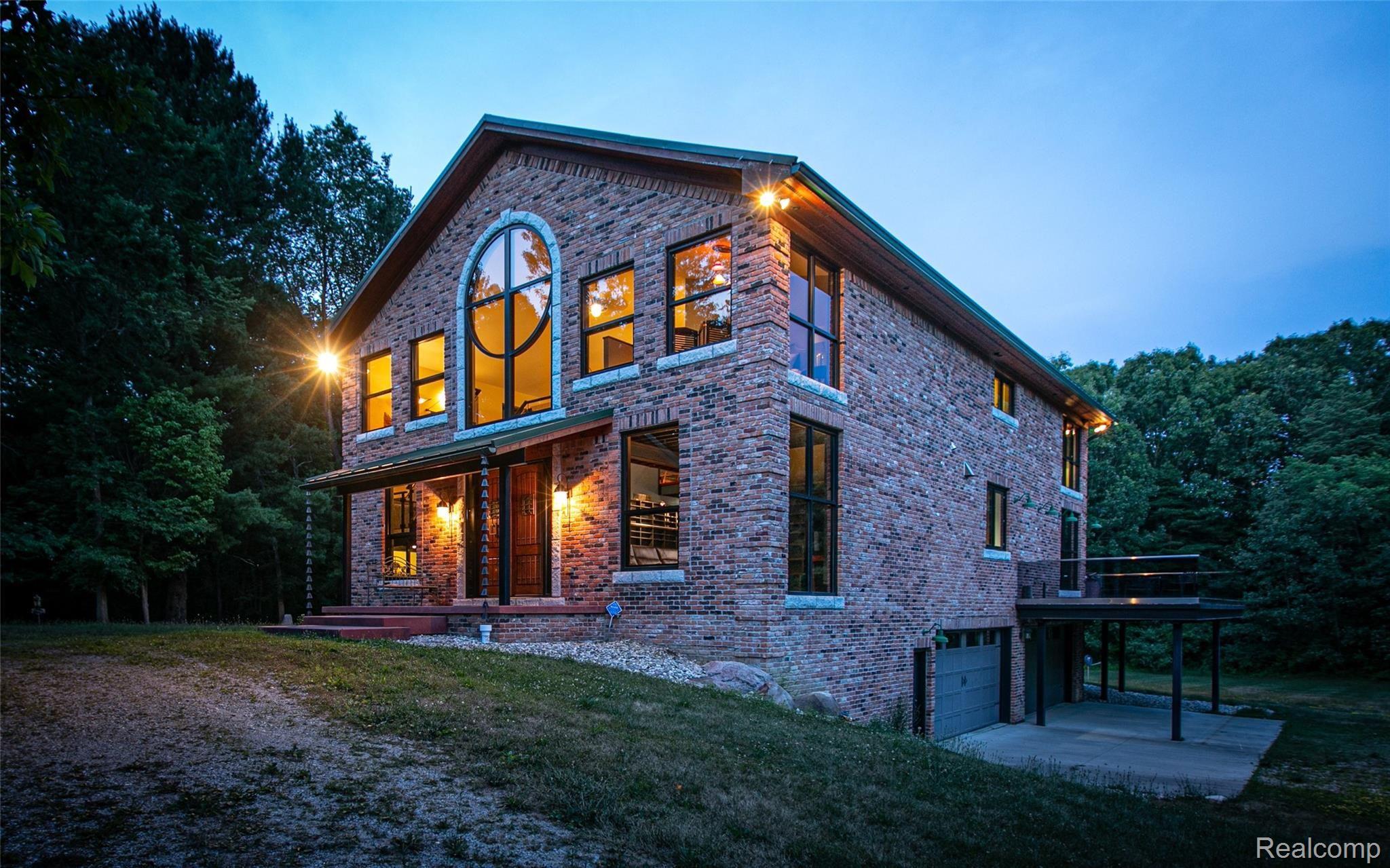 630 Walker Road Leonard, MI 48367 - Photo 2 of 40 02 - Side.jpg