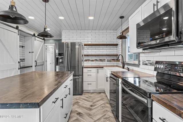 $430,000 | 11501 Gilbert Road, Yakima, WA 98903