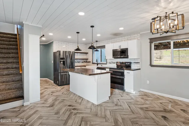 $430,000 | 11501 Gilbert Road, Yakima, WA 98903