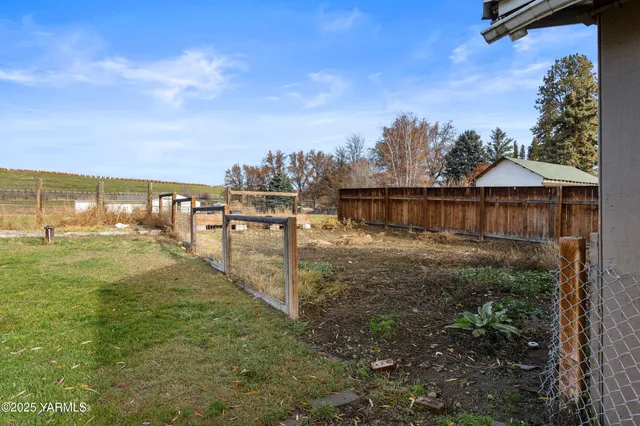 $430,000 | 11501 Gilbert Road, Yakima, WA 98903