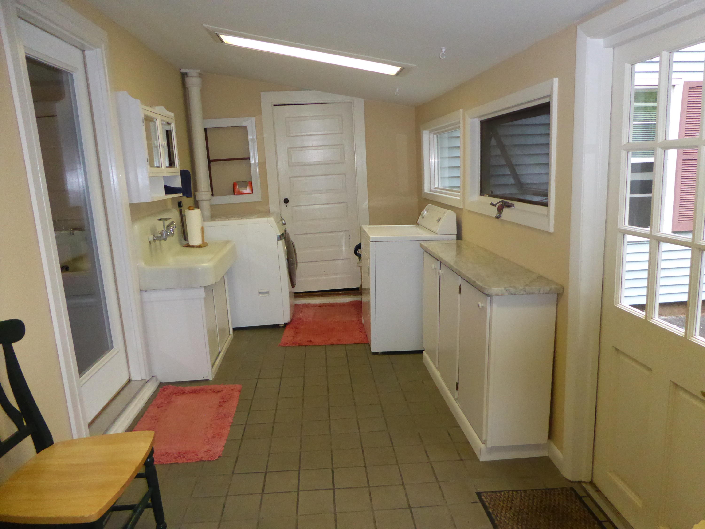 2115 Rutrough Road Southeast Roanoke, VA 24014 - Photo 16 of 52 Mudroom - Laundry
