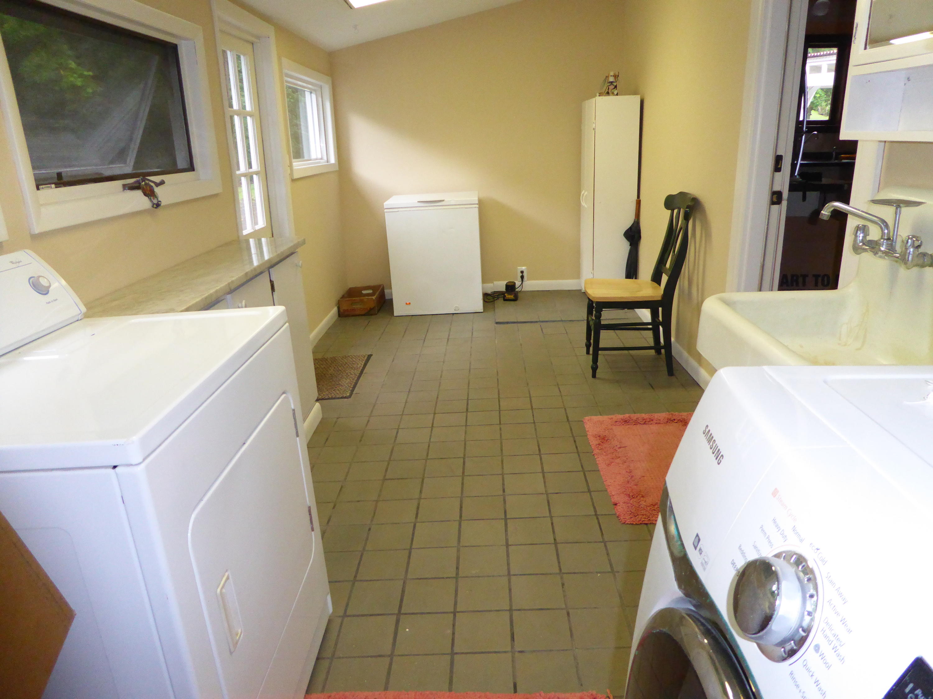 2115 Rutrough Road Southeast Roanoke, VA 24014 - Photo 17 of 52 Mudroom - Laundry