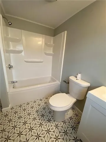 $3,400 | 32 Middleton Avenue, Unit W, Newport, RI 02840