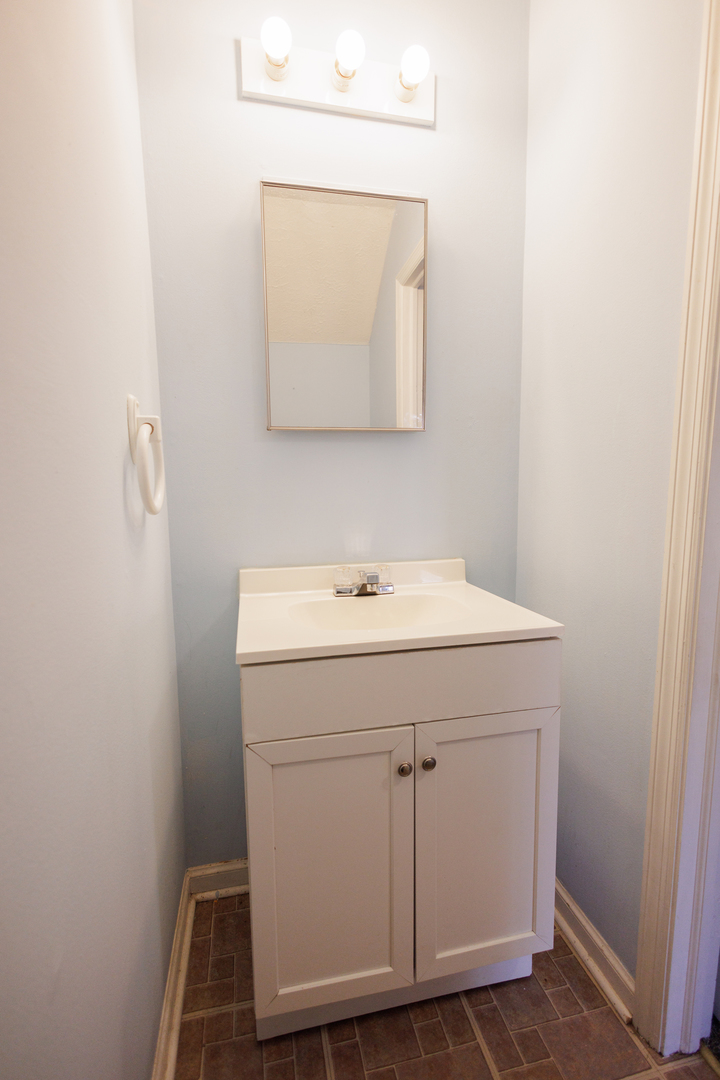 1119 South Curtis Avenue, Unit F62 Kankakee, IL 60901 - Photo 14 of 32 a utility room with dryer and washer