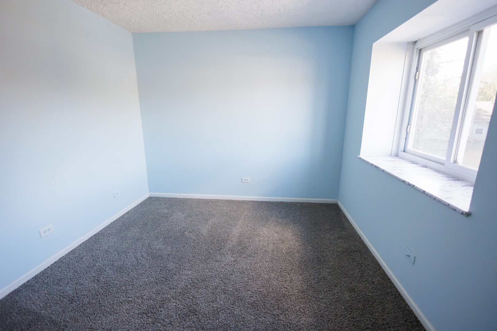 1119 South Curtis Avenue, Unit F62 Kankakee, IL 60901 - Photo 26 of 32 an empty room with a window