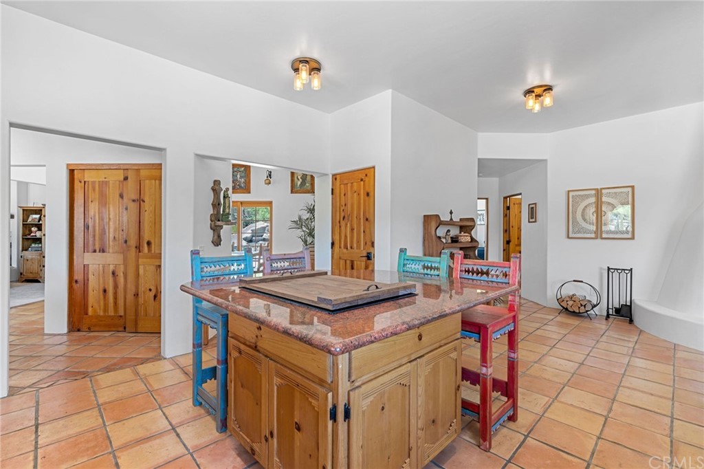 30620 Jedediah Smith Road Temecula, CA 92592 - Photo 14 of 36 a kitchen that has a stove and a table in it