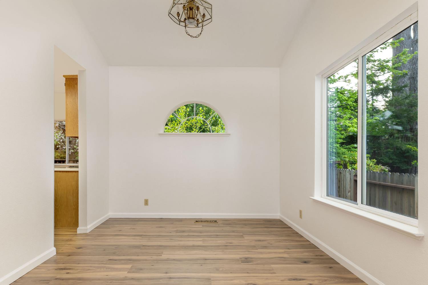 592 Morgan Ranch Drive Grass Valley, CA 95945 - Photo 11 of 49 DINEING AREA