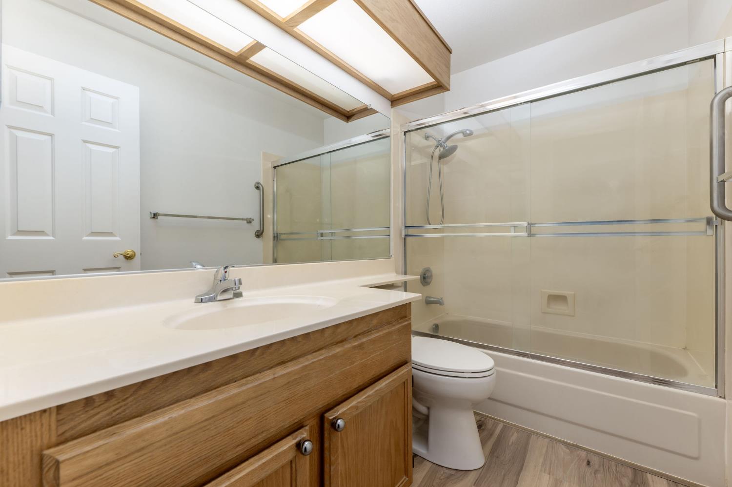 592 Morgan Ranch Drive Grass Valley, CA 95945 - Photo 34 of 49 Guest Bathroom