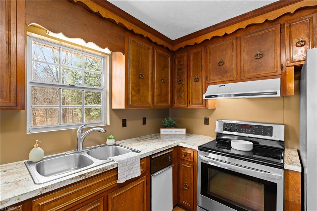 435 Seven Island Road Danbury, NC 27016 - Photo 12 of 44