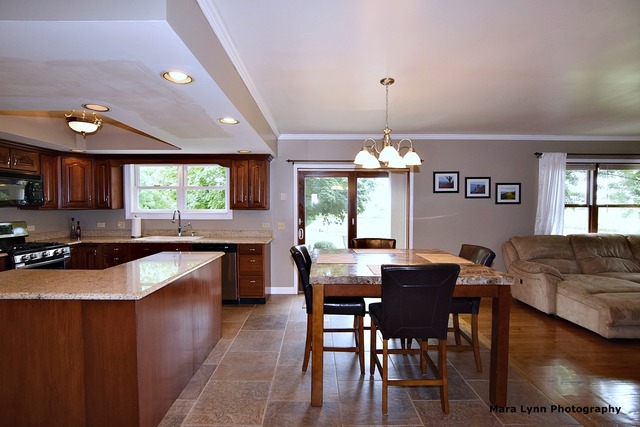 42-w629 McDonald Road Elgin, IL 60124 - Photo 5 of 25