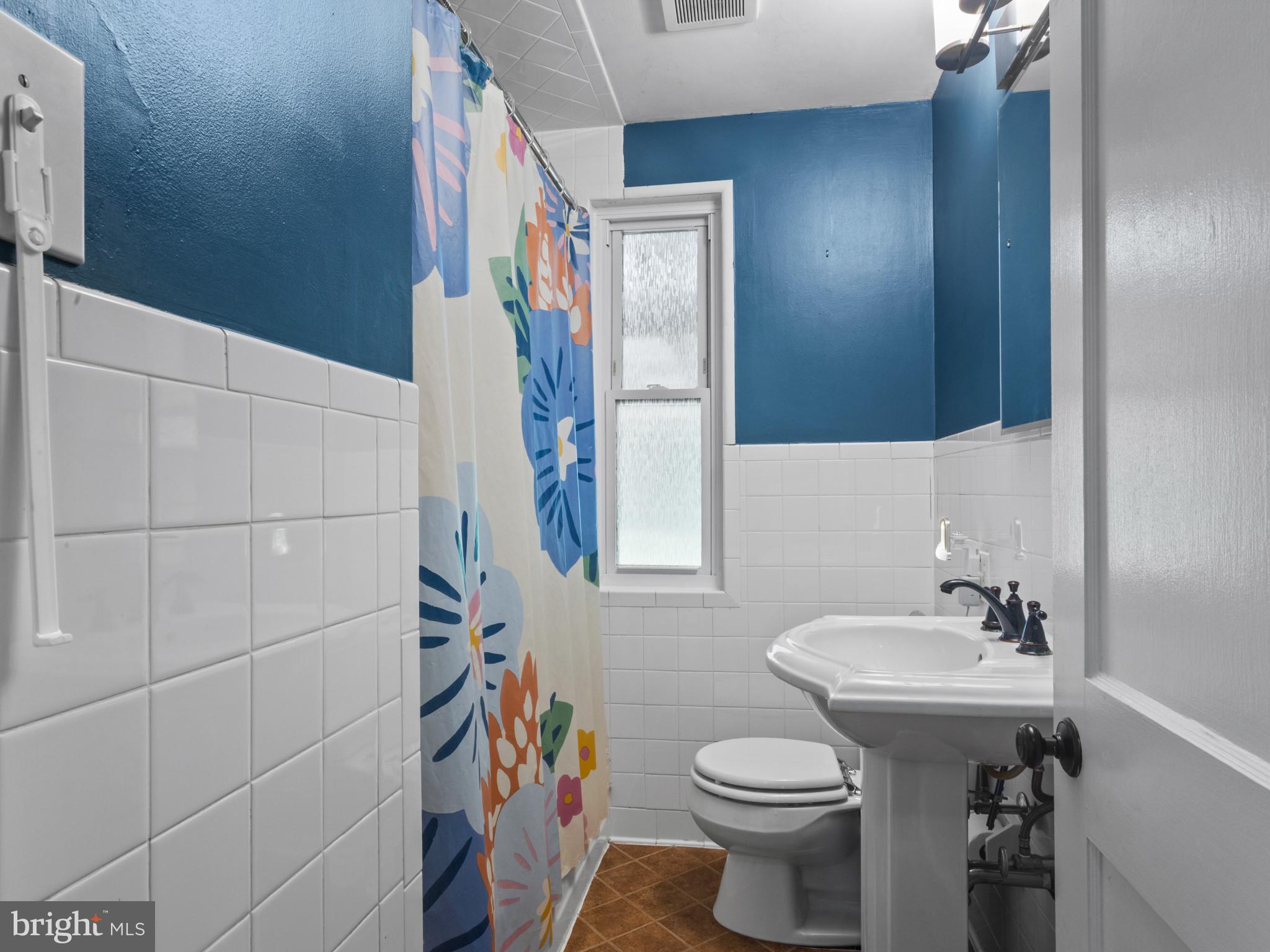 130 Southdown Road Edgewater, MD 21037 - Photo 22 of 37 Full bathroom